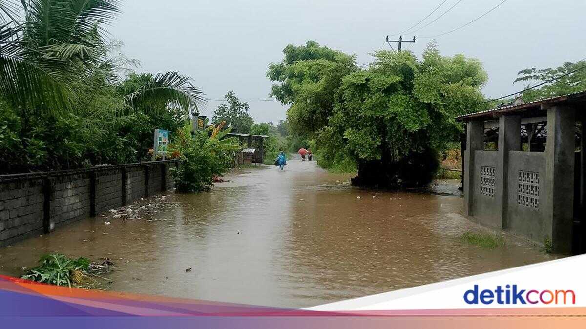 Heavy Rain Causes Flooding in Two Villages in East Lombok