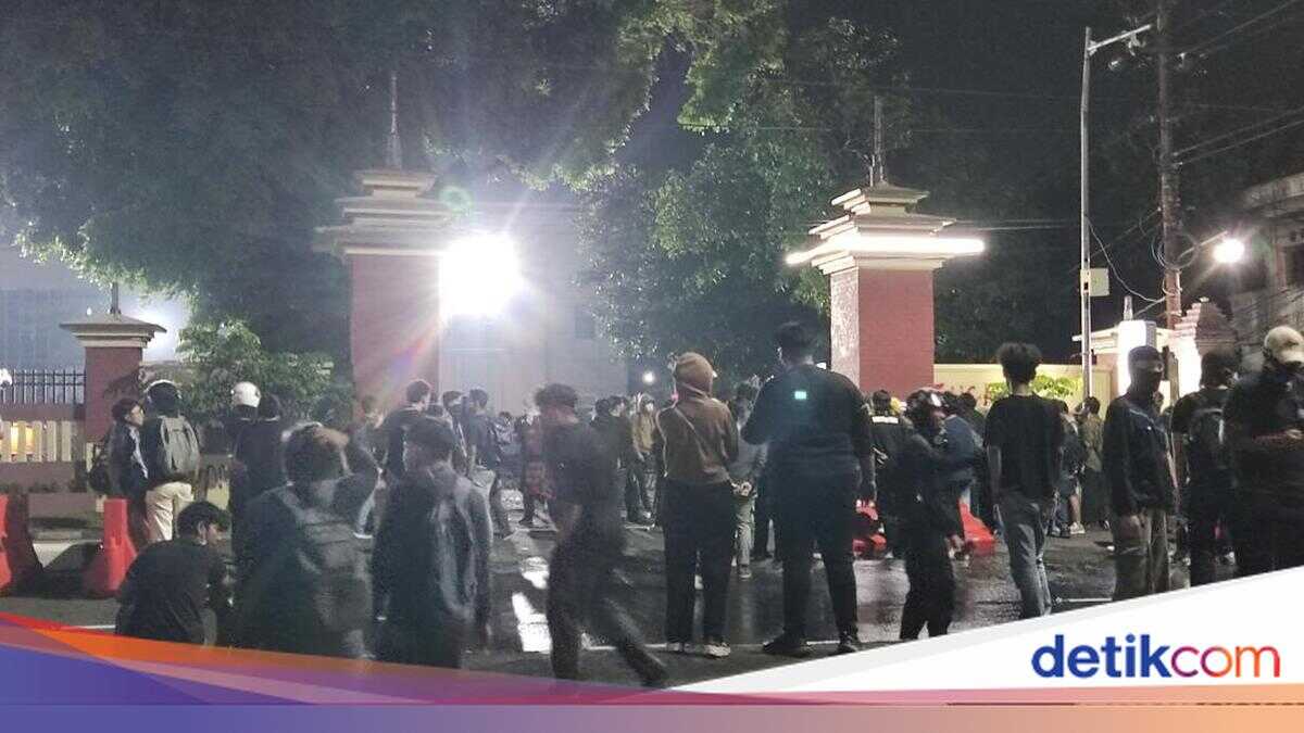 Protesters in Yogyakarta Express Outrage Over Student's Death in Maluku