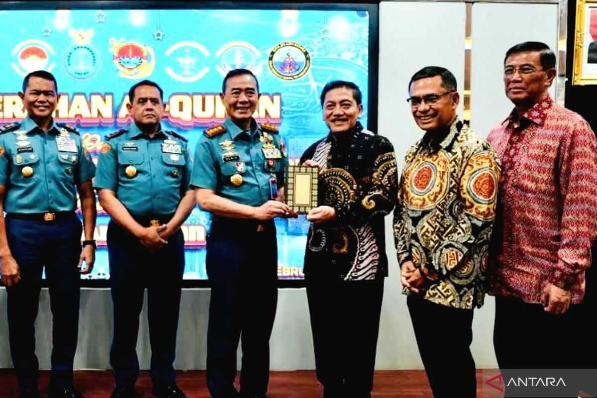Sinar Mas Muslim Foundation Donates Qurans for Outermost Islands