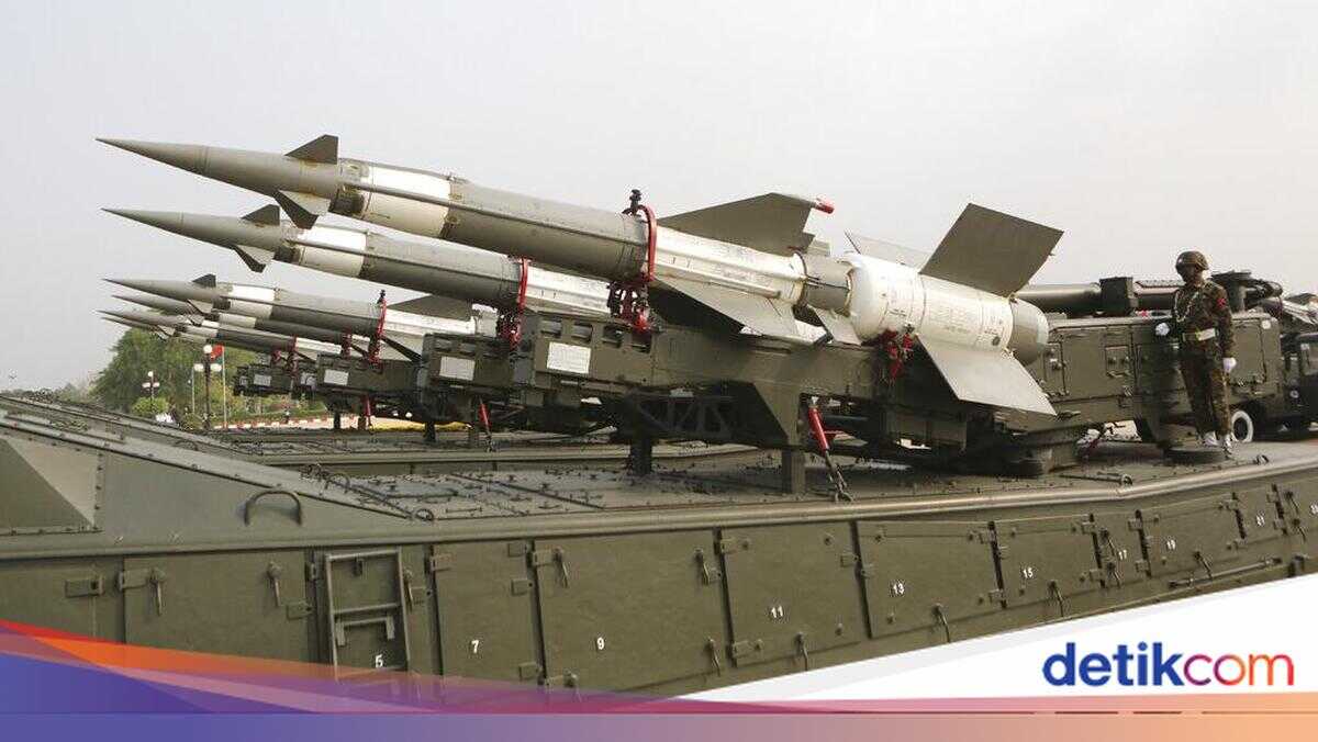 Myanmar Junta Airstrike Hits Market, 17 People Killed