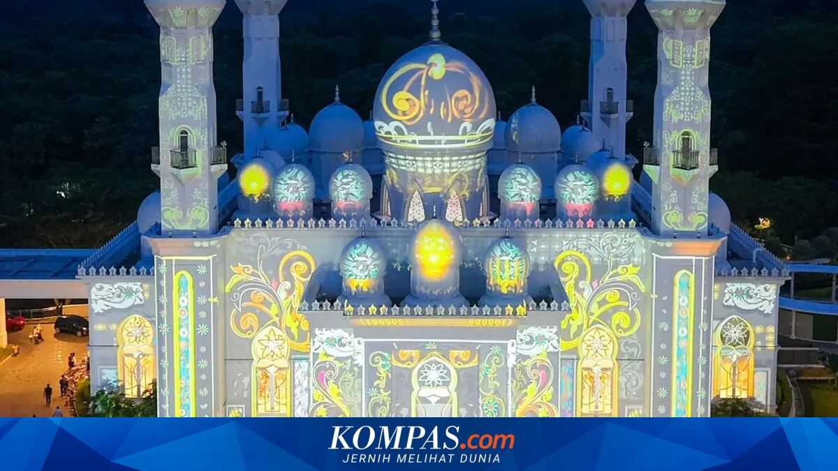 Magnificent and Iconic: 7 Indonesian Mosques with a Middle Eastern Flair