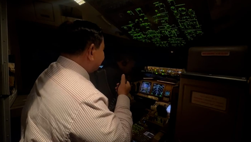 Fighter Jet Greets President in Amman Skies