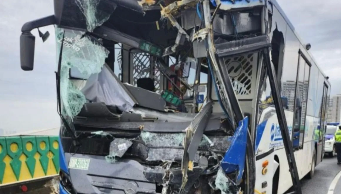 Trans-Jakarta Bus Accident: Legislator Attributes Driver Fatigue to Long Commute to Depot