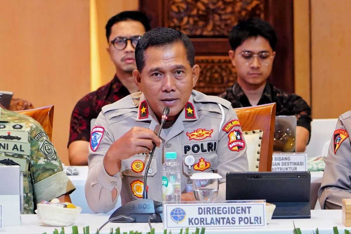 Traffic Police Encourage Gen Z to Promote Vehicle Administration Compliance