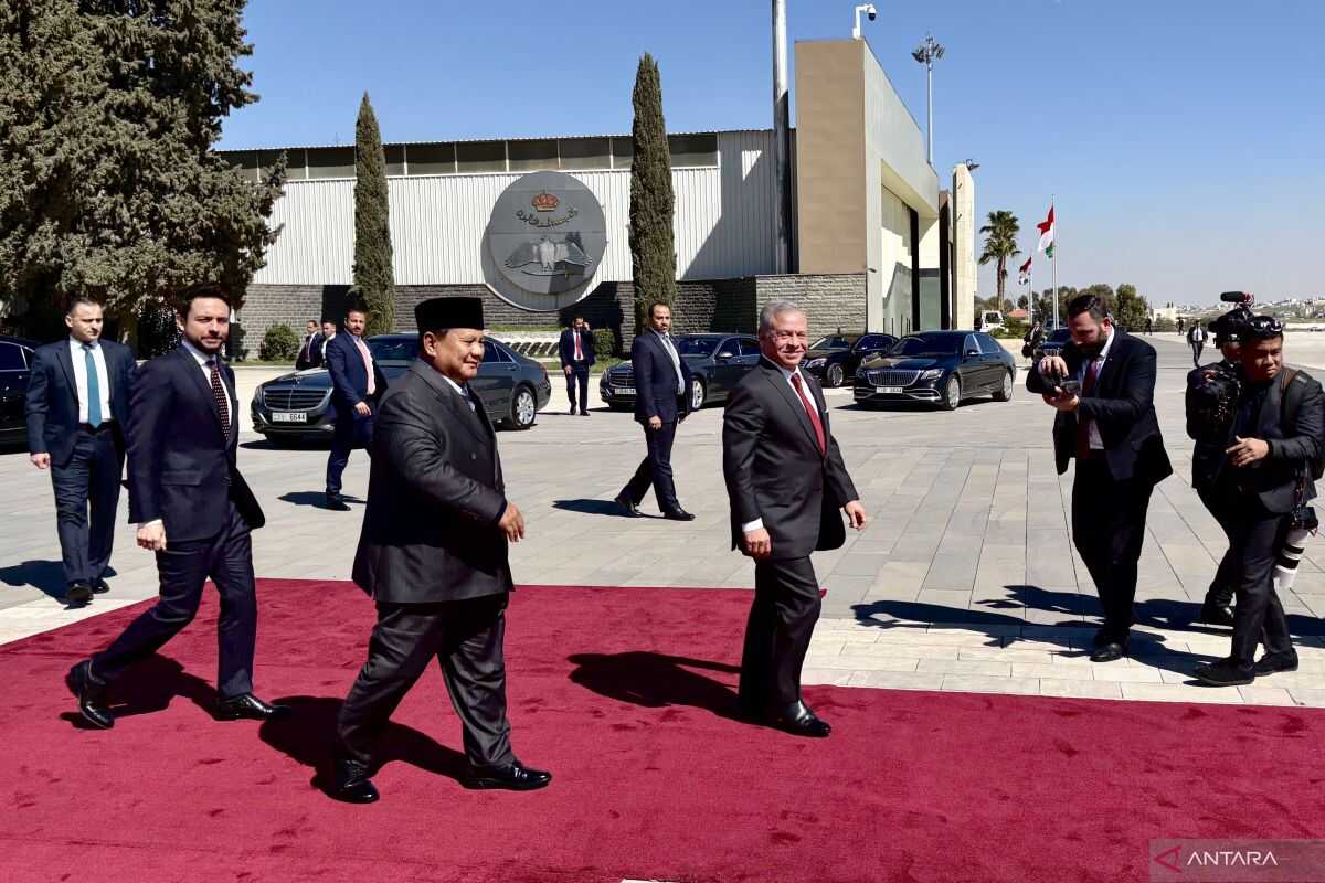 Jordanian King Drives Prabowo to Airport After Bilateral Meeting