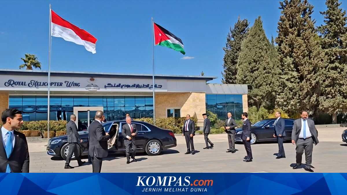 King Abdullah II Drives Car Carrying Prabowo to Airport