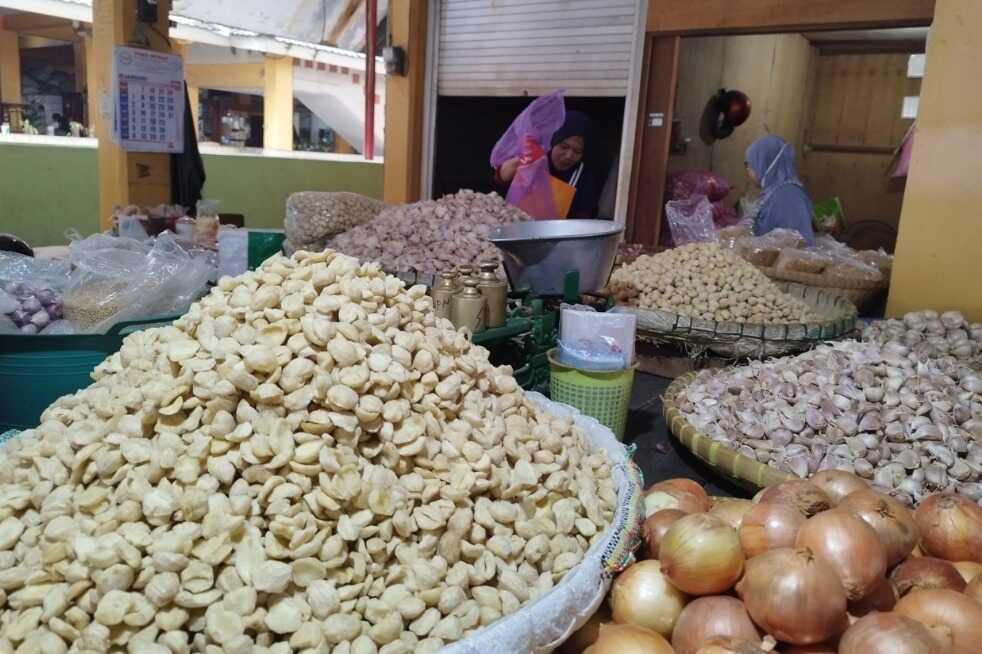 Prices of Basic Foodstuffs in Gunungkidul Rise Ahead of Eid al-Fitr 2026, Local Government Prepares Market Operations