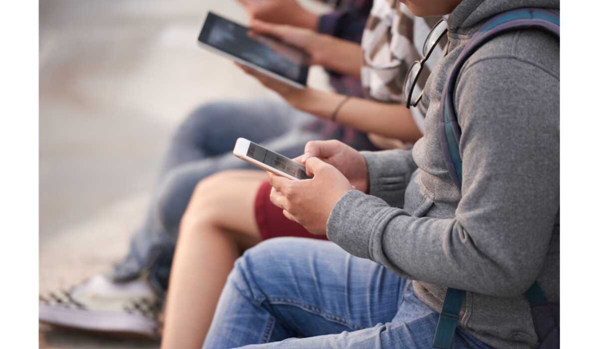 Setting Digital Boundaries: Why Self-Control and Empathy Matter Before Posting on Social Media