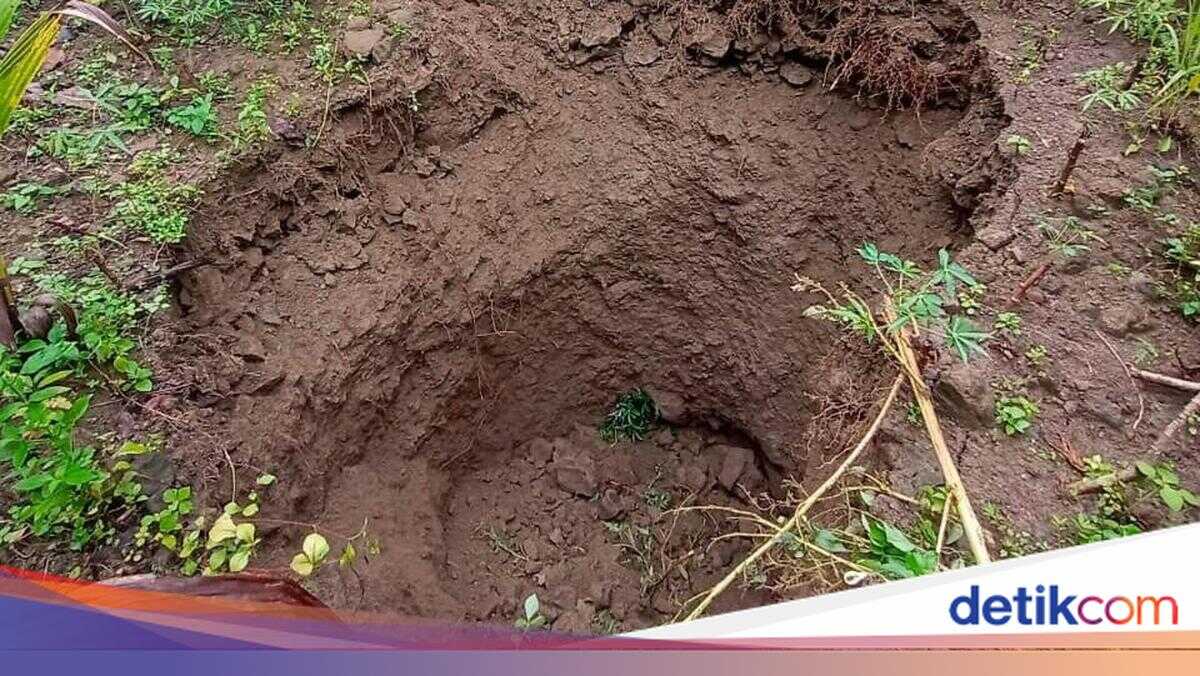 Sinkhole Reappears in Popohan, Kulon Progo; Locals Recall Similar Incident in 2023