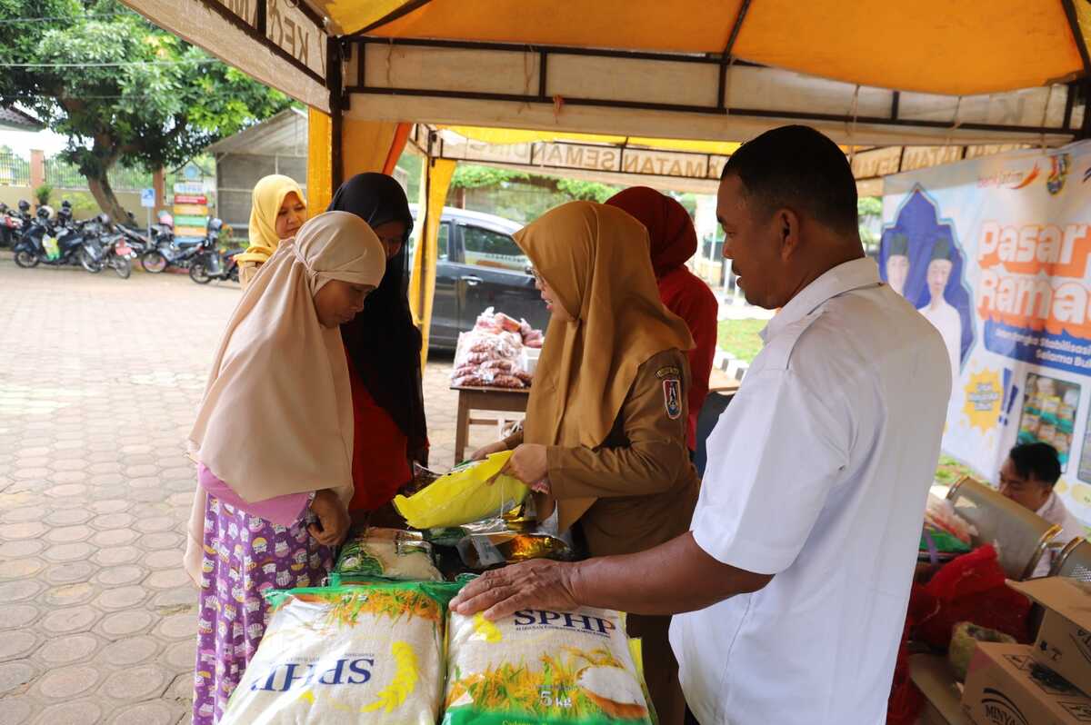 Tuban Regency Government Limits Purchases at Ramadan Affordable Market to Anticipate Hoarding