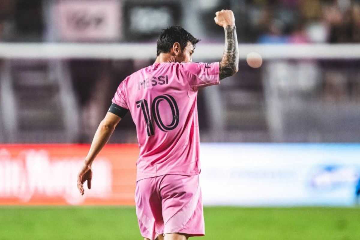 Messi regrets not learning English earlier