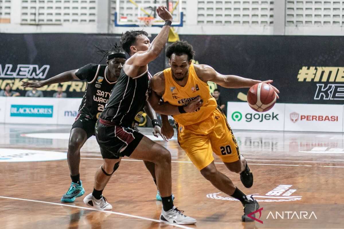 Kesatria Bengawan Solo Release Rashad Vaughn
