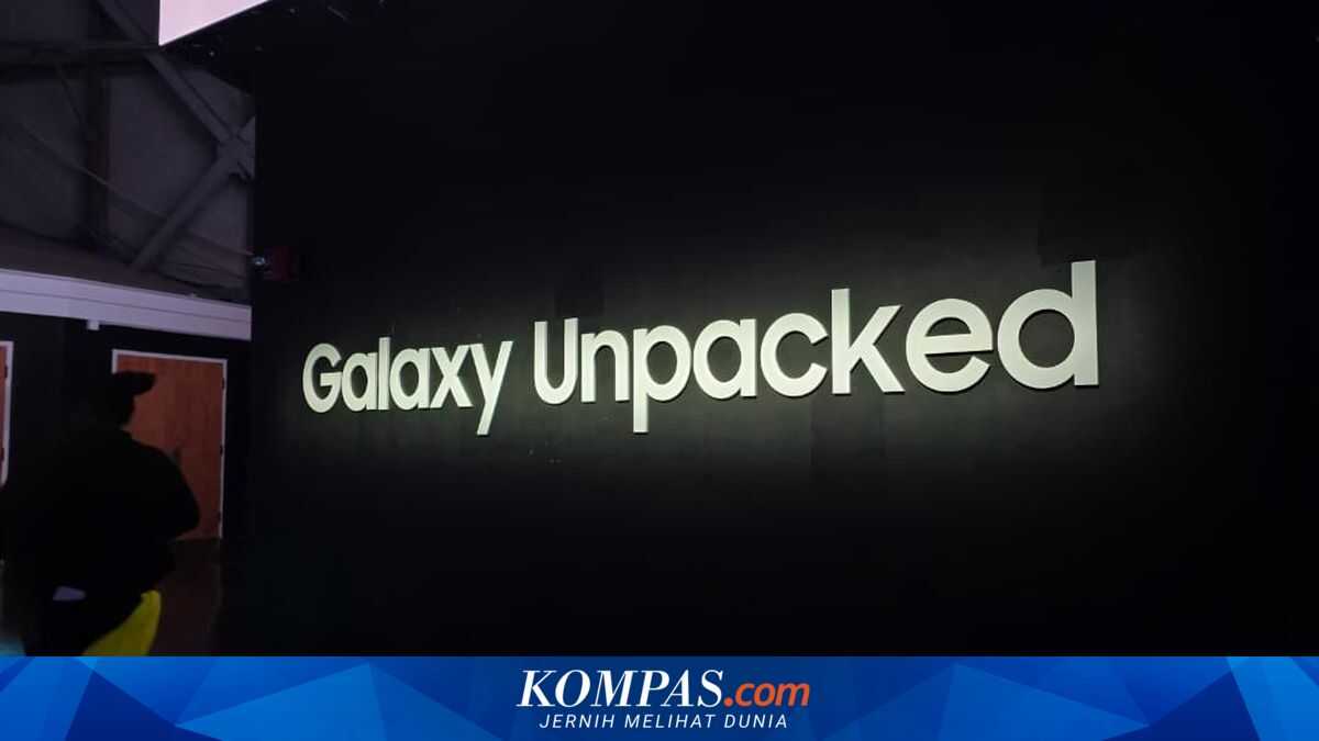 Rain Fails to Dampen Enthusiasm for the Launch of the Samsung S26 Trio in San Francisco...