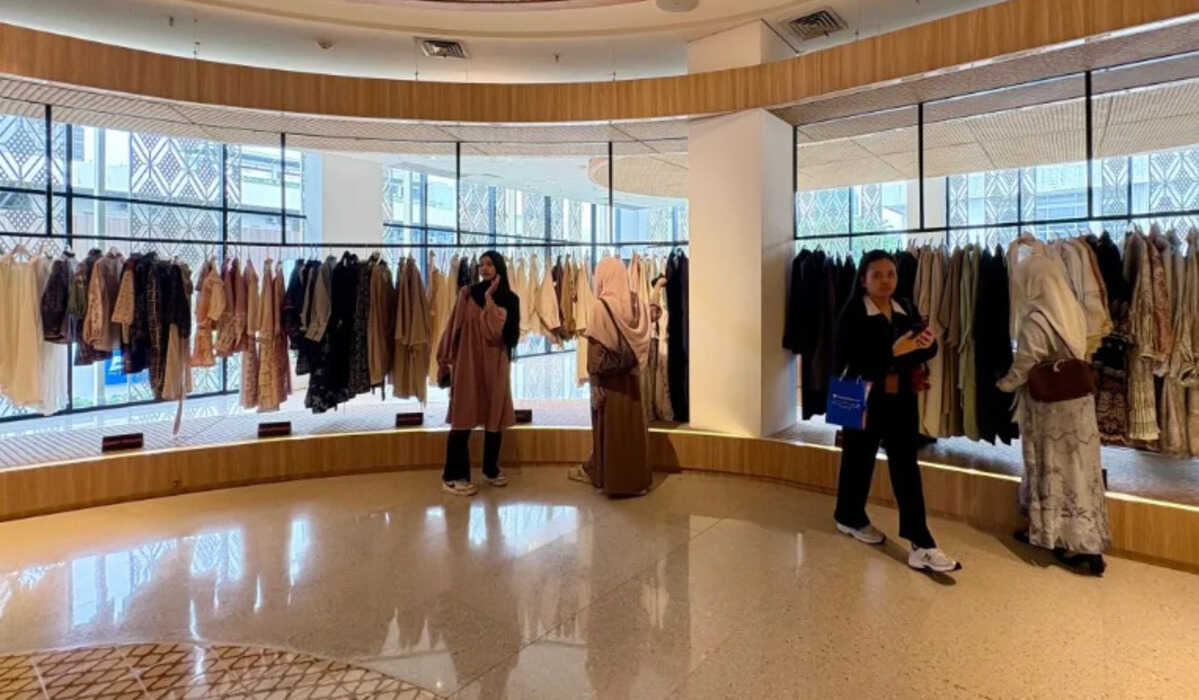 2026 Eid Outfit Trends: Modified Abayas and Earth Tones Dominate
