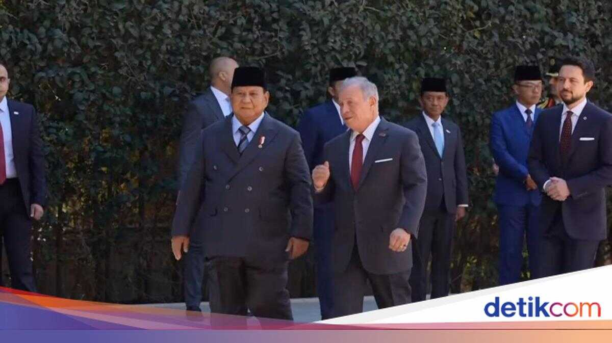 F-16 Fighter Jet Escorts Prabowo During Visit to Jordan