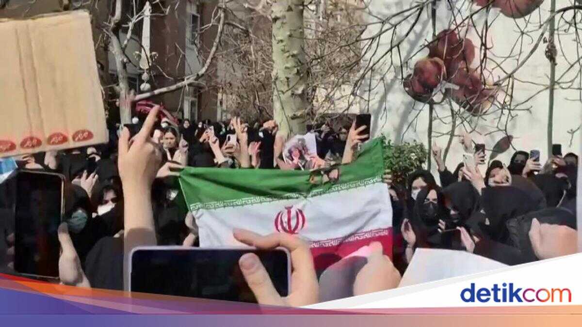 Iranian Citizens Grapple with Anger, Fear, and Hope
