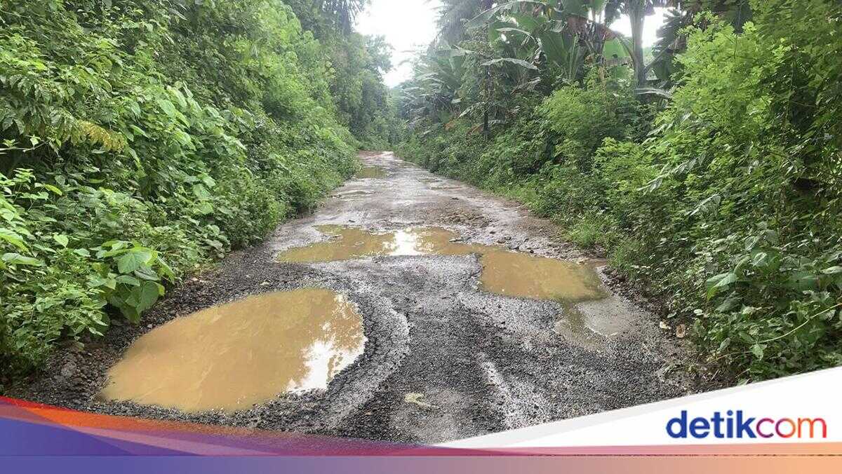 Alternative Route for Tourists to Kuta Mandalika Severely Damaged