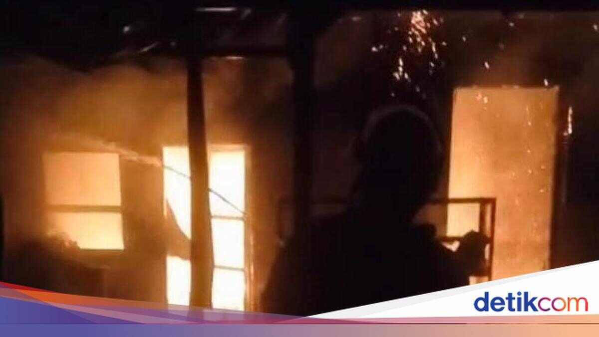 Civil Servant's House in Klungkung Burns Down, Suspected Cause: Cigarette Butt
