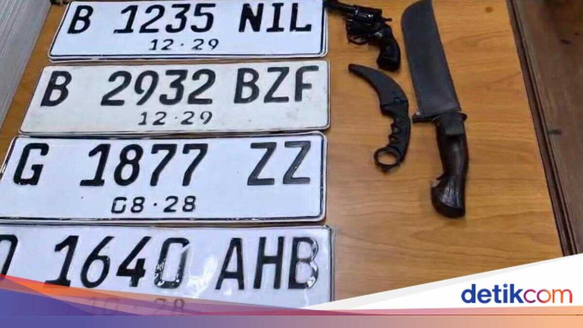 Four Different Number Plates Found in Reckless Driver's Car in Central Jakarta: What Were They For?