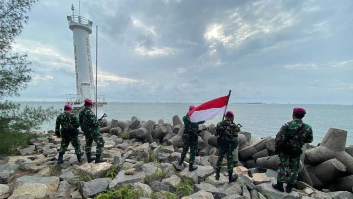 Indonesian Navy Deploys Marine Troops to Patrol and Guard the Indonesia-Singapore Border