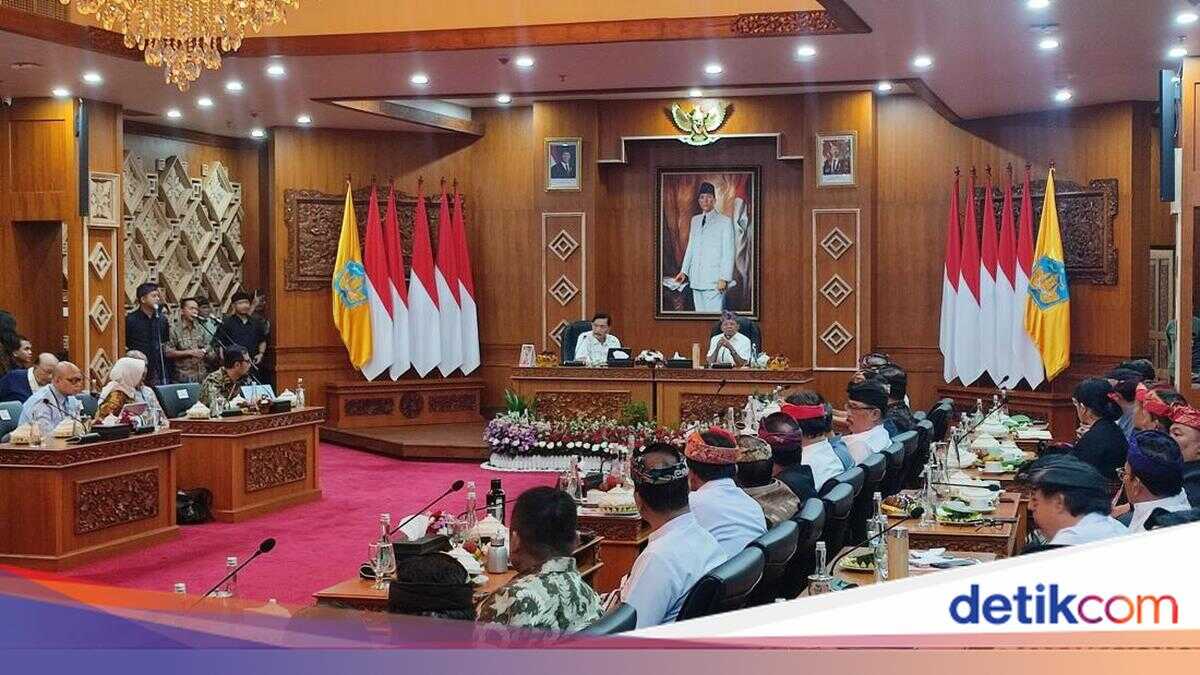 Luhut Leads Coordination Meeting on Expanding Digitally-Based Social Assistance in Bali