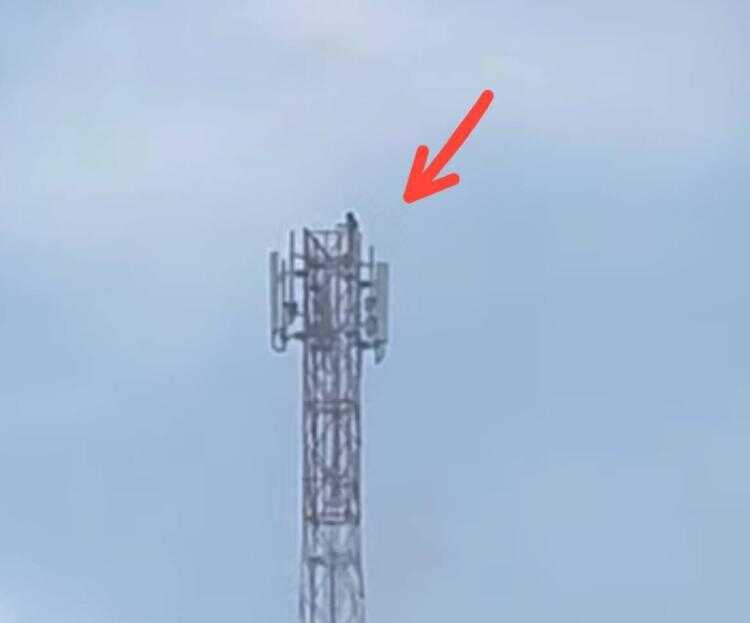 Man Rescued from High-Voltage Tower in Batam as Authorities Investigate Motives