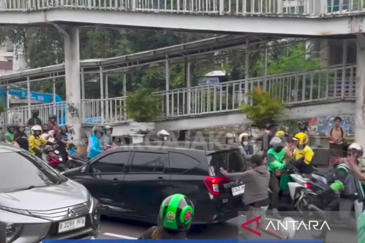 Police conduct urine test on reckless driver in Central Jakarta