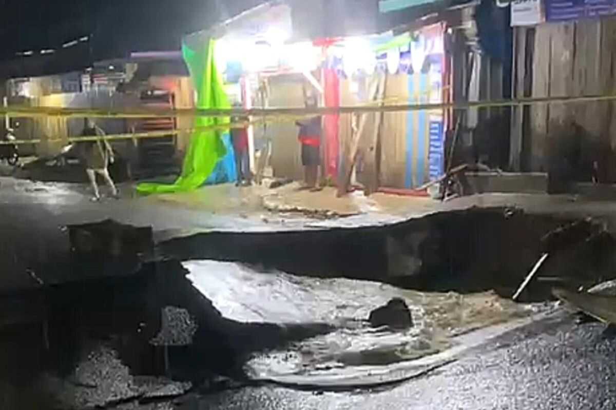 Heavy Rain Causes Section of Trans Kaltara Road in Bulungan to Collapse