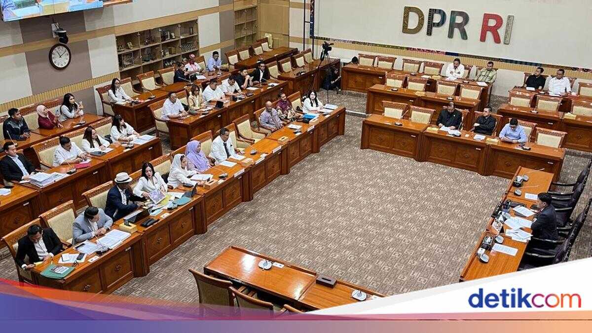 Family of Crew Member in 2-Ton Drug Smuggling Case in Batam Appeals to DPR Commission III