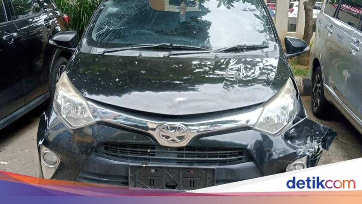 Wrecked Calya: Driver's Reckless Actions Cause Chaos in Central Jakarta