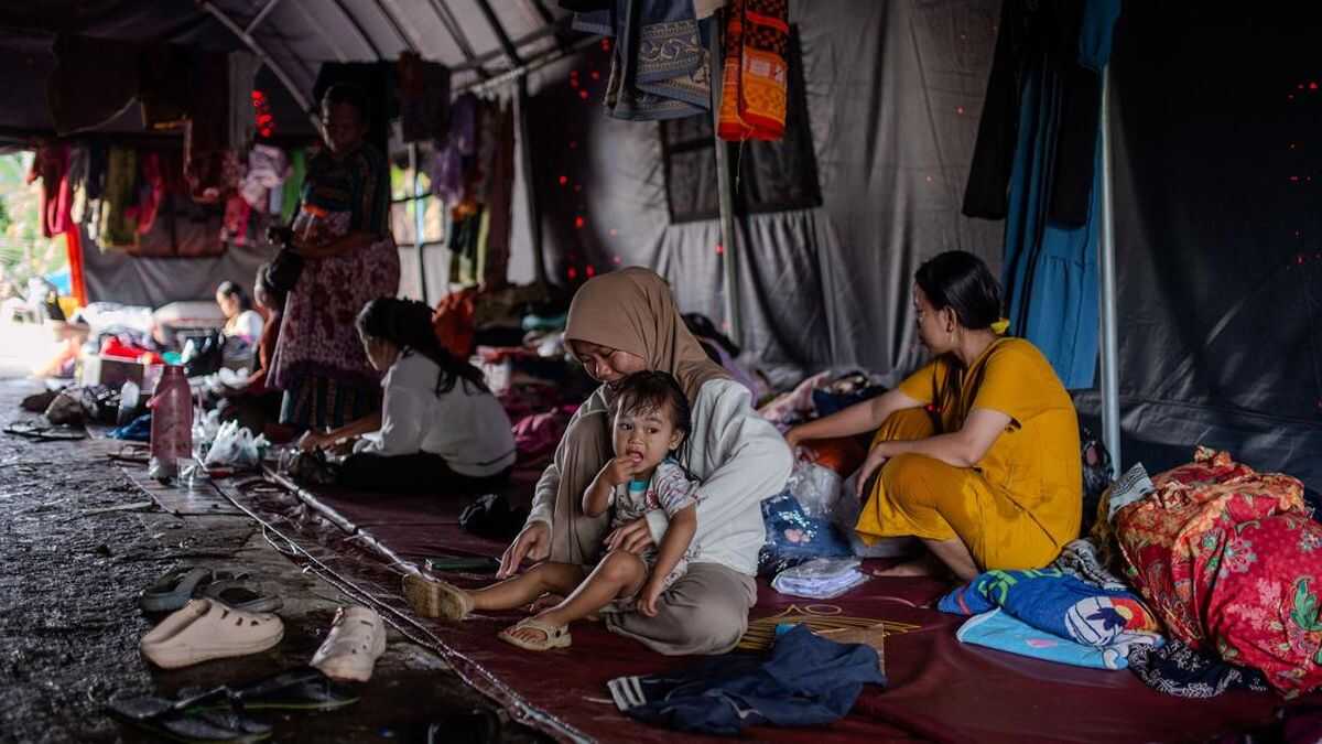 Three Months On, Thousands of North Sumatra Flood Victims Still in Evacuation Shelters