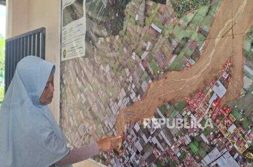 Yati's Sadness After Her Home and Flower Farm Were Destroyed by the Cisarua Landslide