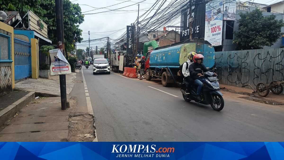 Excavations for Projects Line Up on Condet Main Road, Causing Traffic Congestion and Dust