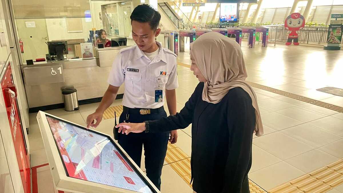 LRT Jabodebek Enhances Digital Information and Complaint Services with Interactive Screens