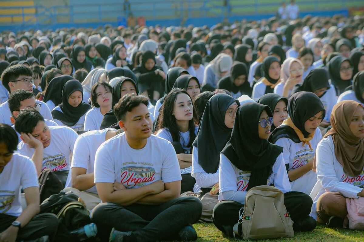 On the LPDP Controversy, Farhan Asks All Parties to Be Wise on Social Media