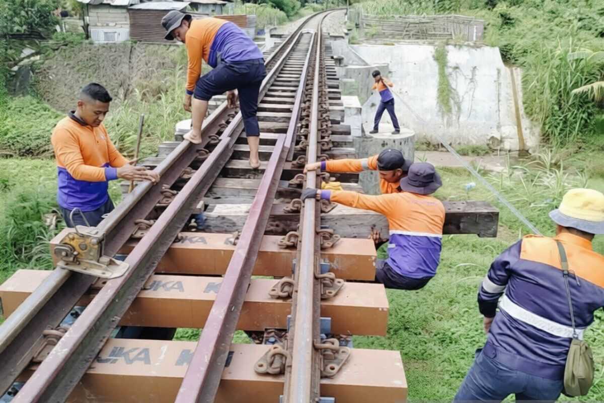 KAI North Sumatra completes installation of 2,293 synthetic sleepers on 48 bridges