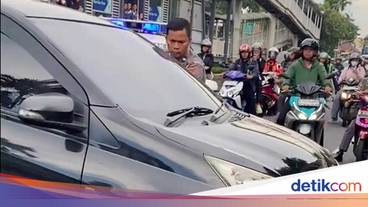 Residents Witness Reckless Driving in Central Jakarta: Vehicle Rammed Like a Toy