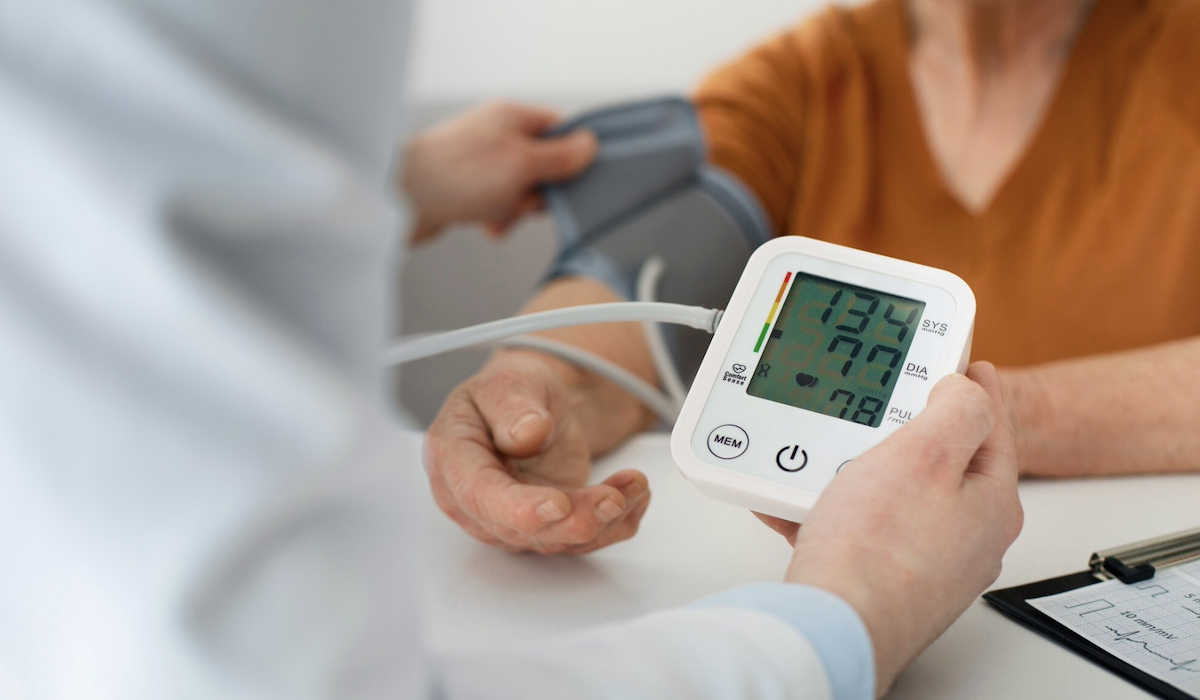 7 Signs of High Blood Pressure That Are Often Ignored & How to Address Them