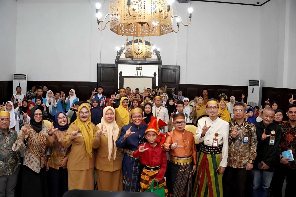 Ministry of Education launches digital Makassar language dictionary for young people
