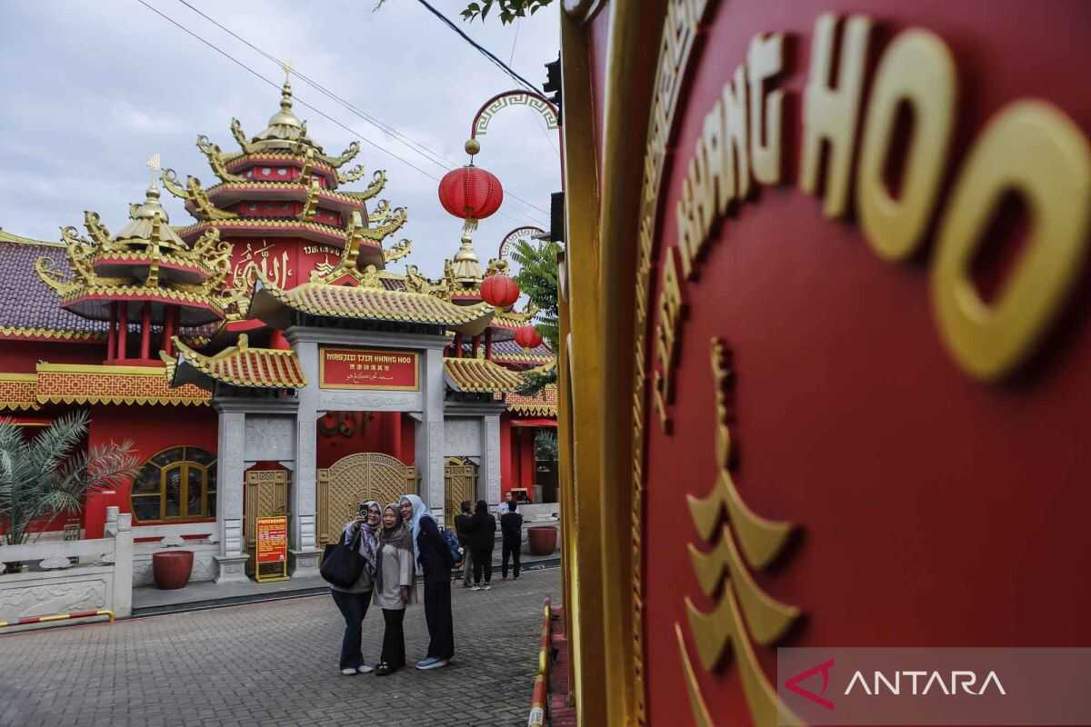 A Chinese-style mosque as a form of religious tolerance in Jakarta