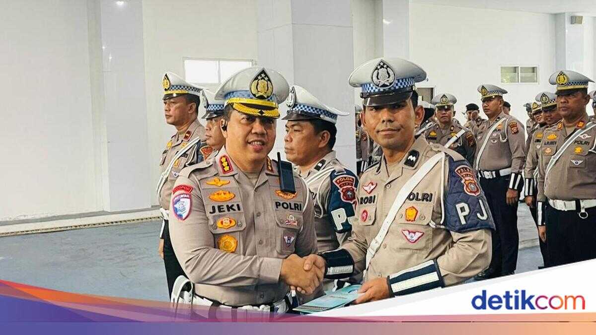 Four 'Police Helpers' from Riau Police Awarded for Humanitarian Action