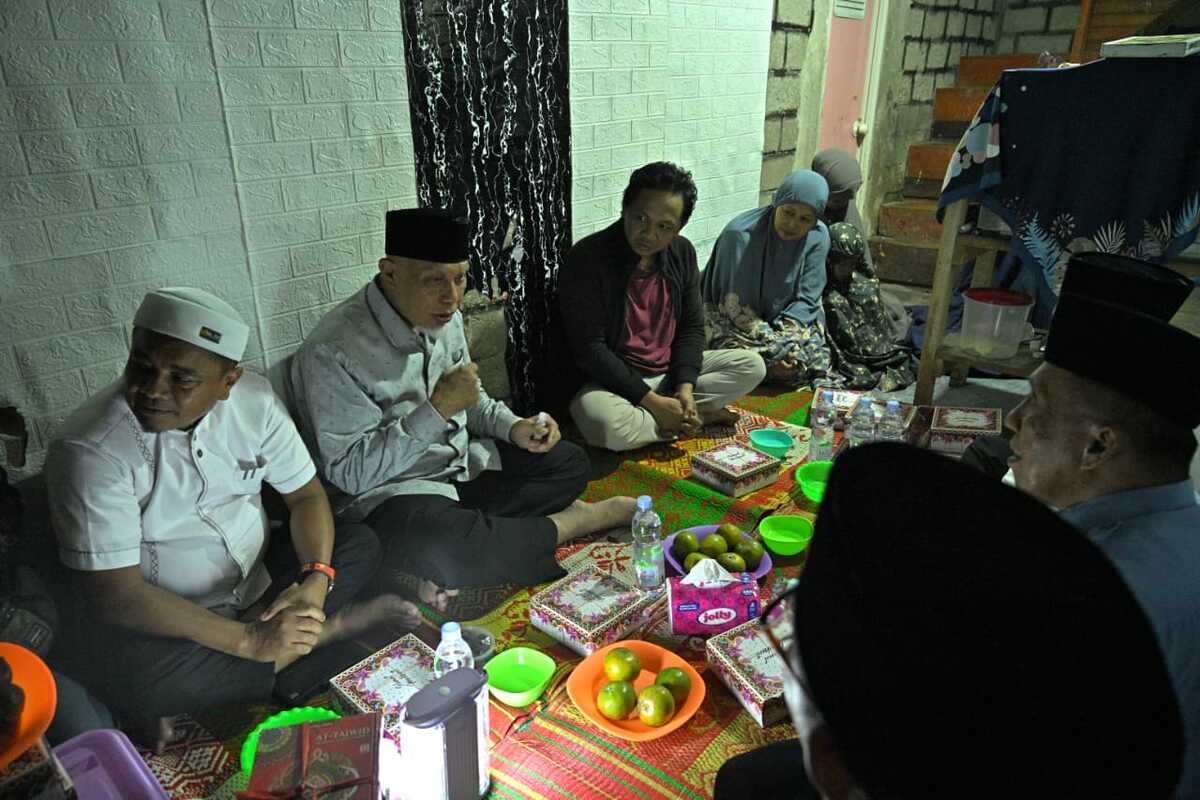 West Sumatra Governor's Sahur Visit Brings Hope to Ises Family in Payakumbuh