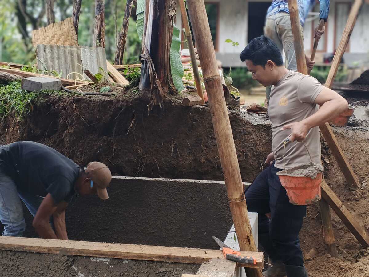 Cianjur Police Realise Elderly Woman's Dream of Living in a Decent Home
