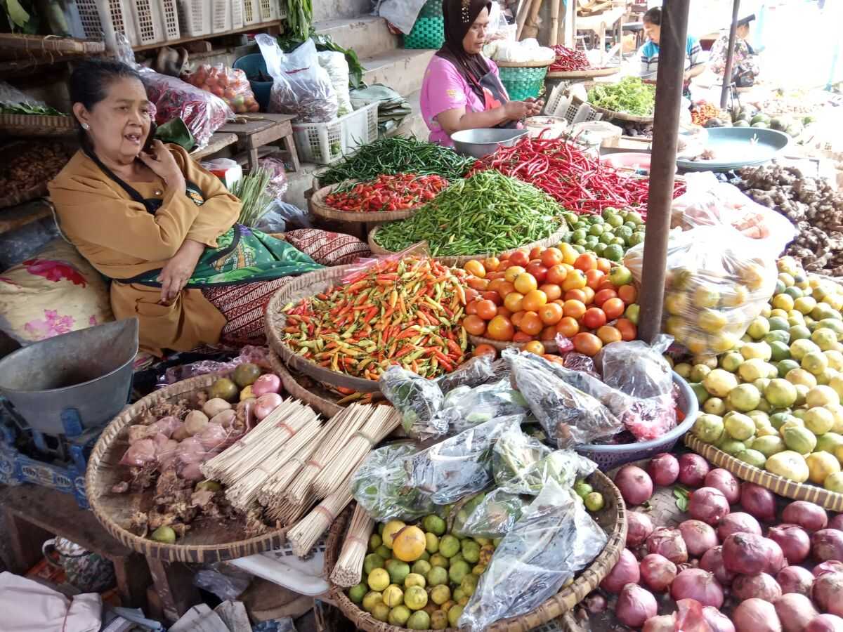 Bird's Eye Chilli Prices Plummet in Gedhe Klaten Market