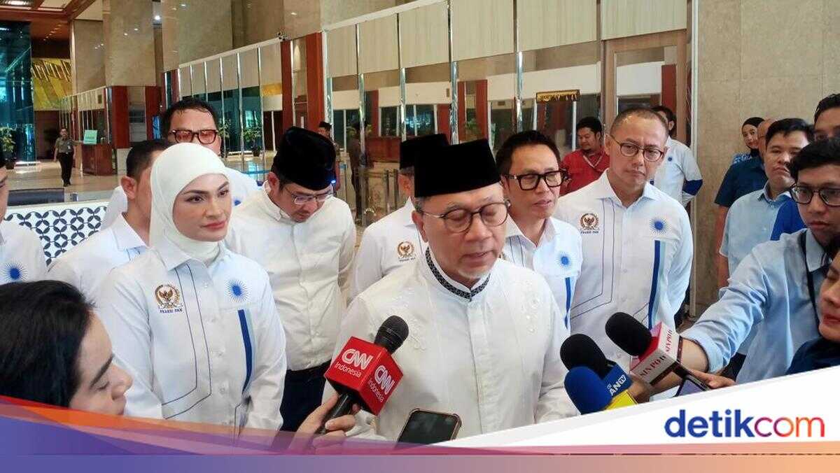 Zulhas Attends PAN Faction's Iftar Gathering at the DPR Building, to Deliver Guidance to Members