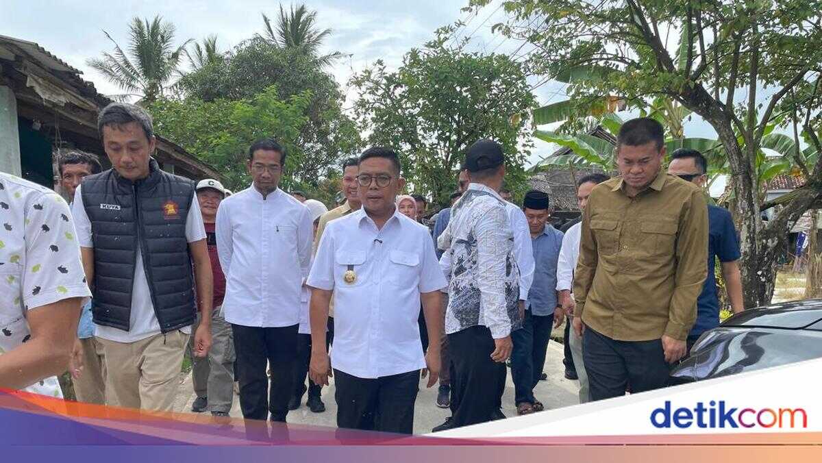 Andra Asks the Regent of Pandeglang to Allocate Budget for Road Repairs