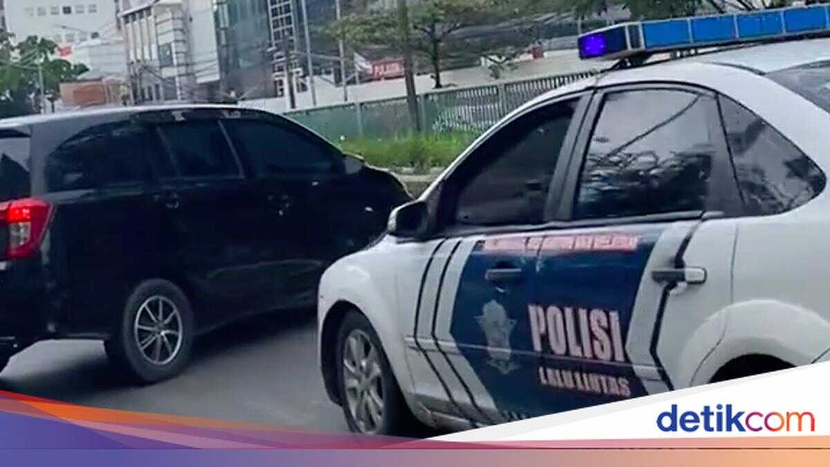 Reckless Driver in Central Jakarta, Travelling from Karawang to Ancol