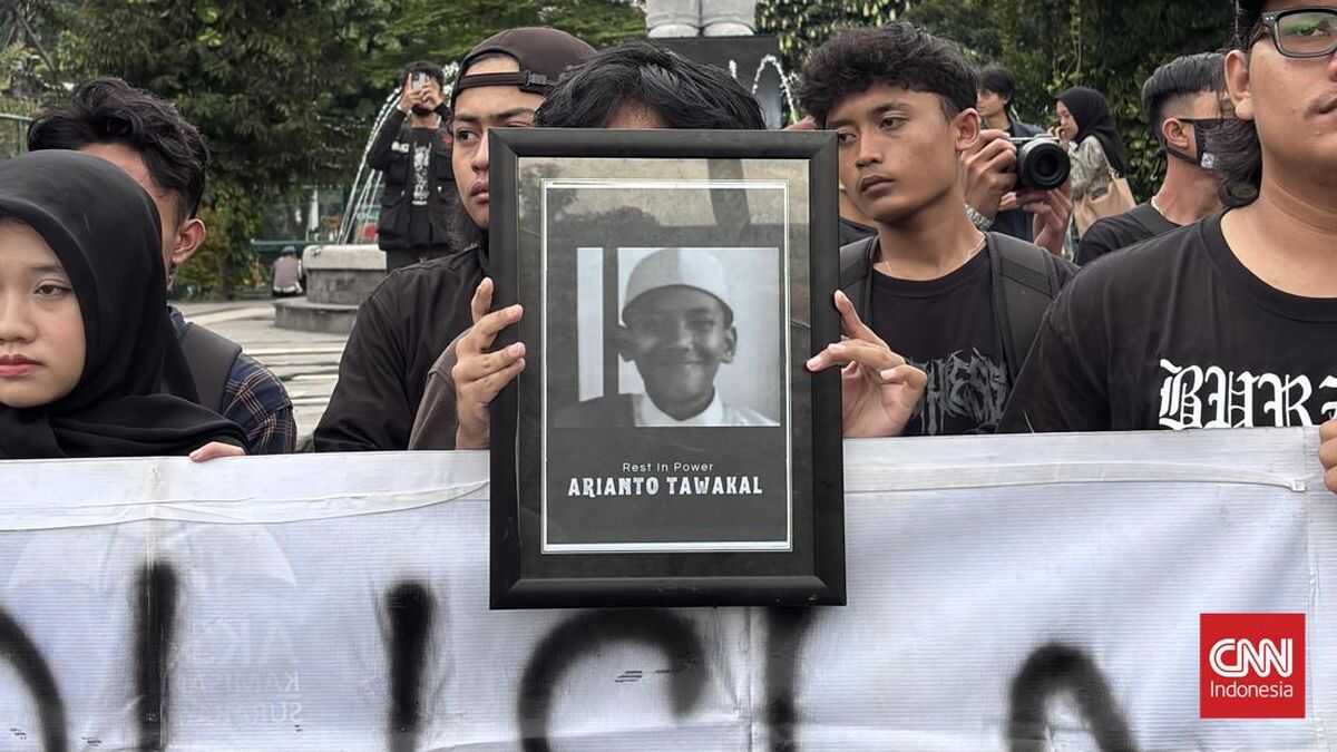 Civil Society in Surabaya Holds Solidarity Action for Arianto Tawakal