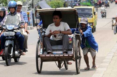 Hundreds of Rickshaw Drivers in Cirebon to be Temporarily Laid Off During Eid Al-Fitr, What Will Happen to Them?