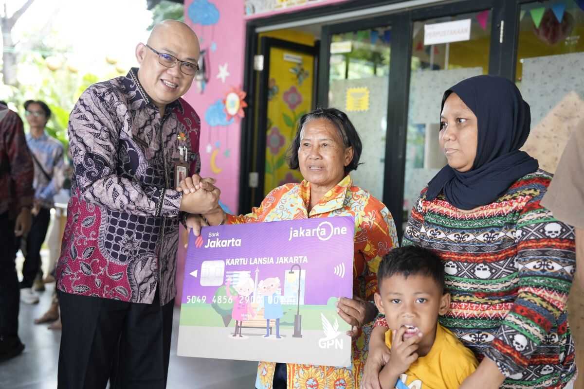 Nearly a Thousand Residents of North Jakarta Receive Basic Needs Assistance